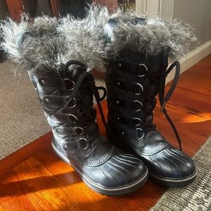 SOREL LACE UP Faux Fir Snow Boot